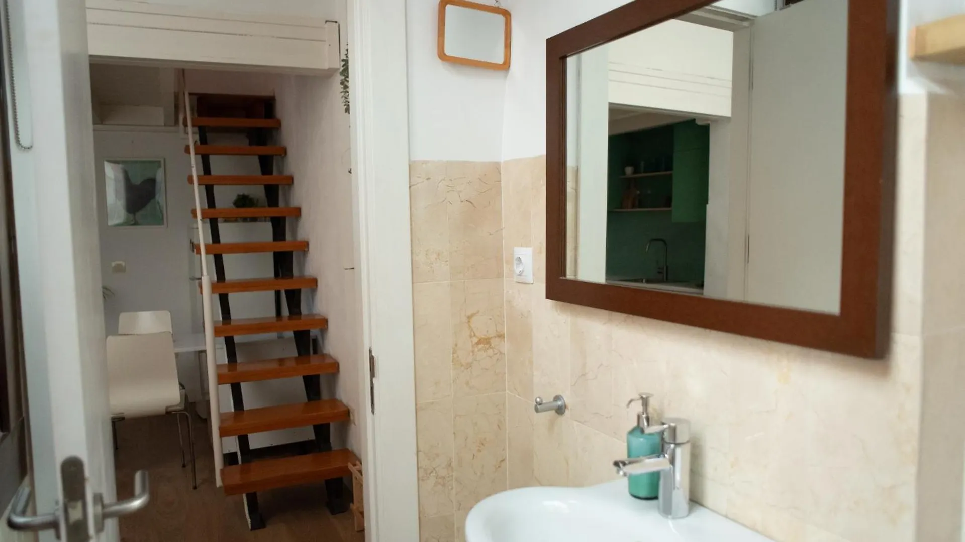 Cozy & Quiet Apartment In The Center Malaga